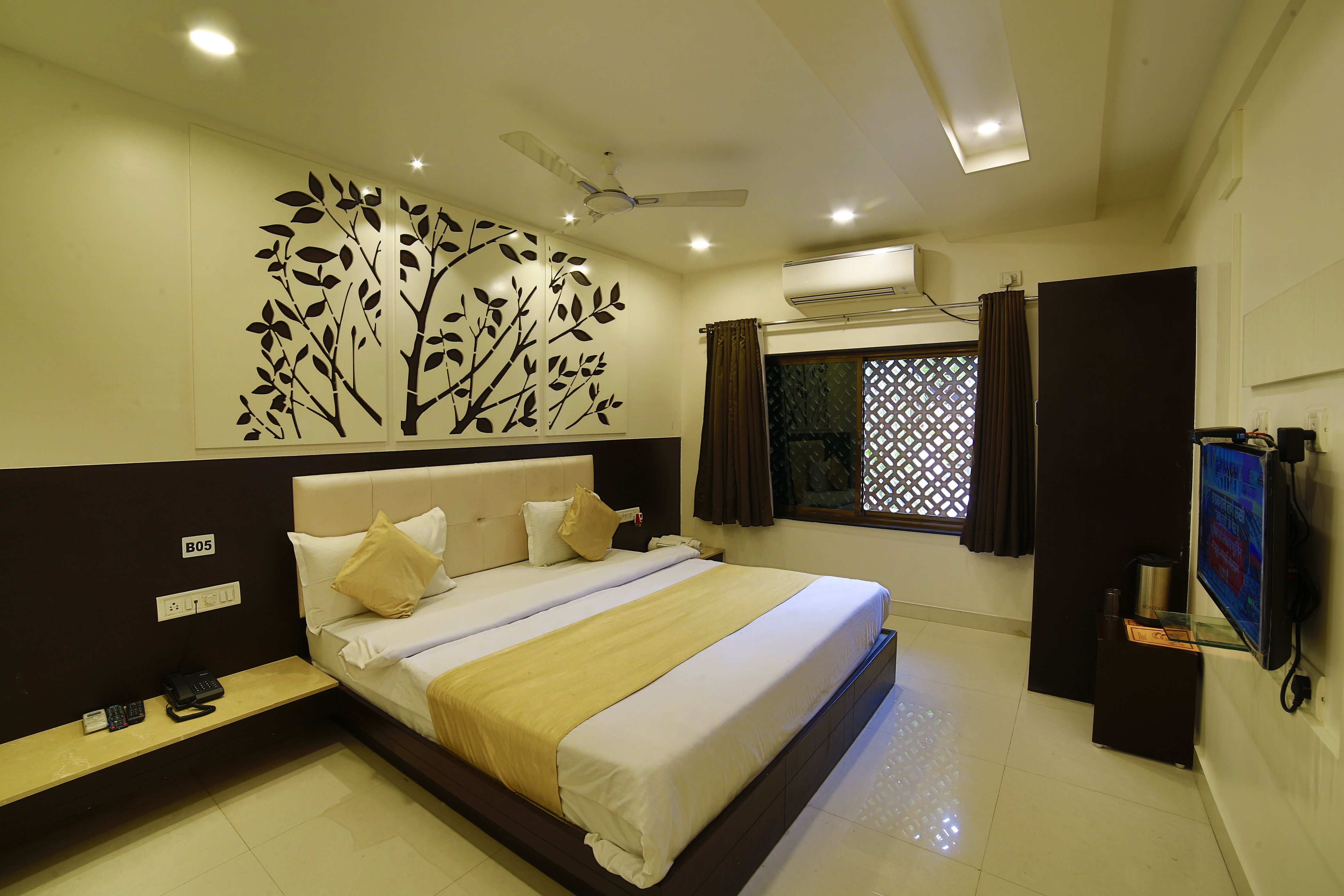 Hotel Shiv Villa- Deluxe AC Rooms