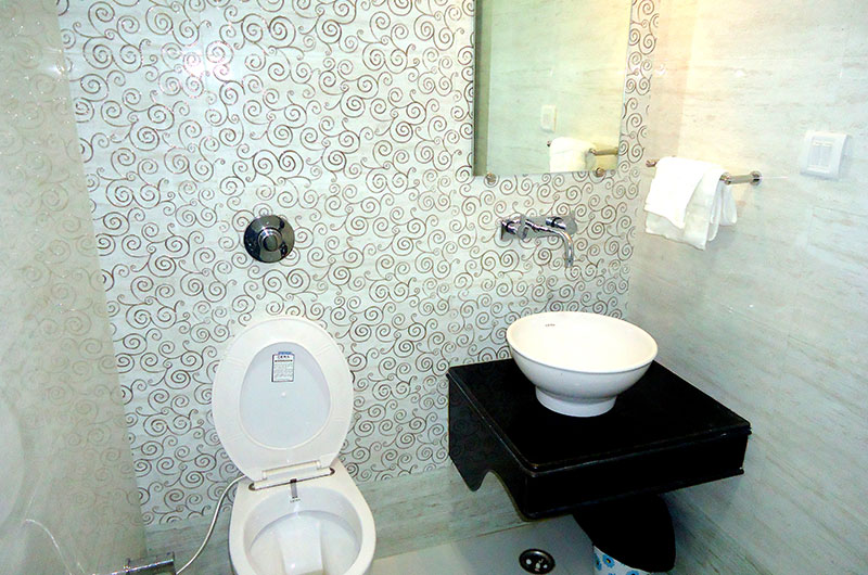 Hotel Shiv Villa- Bathroom